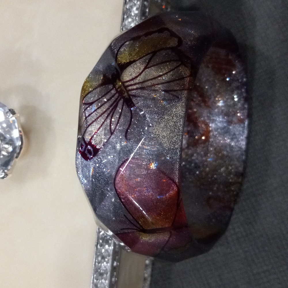 Vintage Chunky Lucite Faceted Resin Bangle Silver Glitter Multicolor Butterfly - Picture 7 of 13